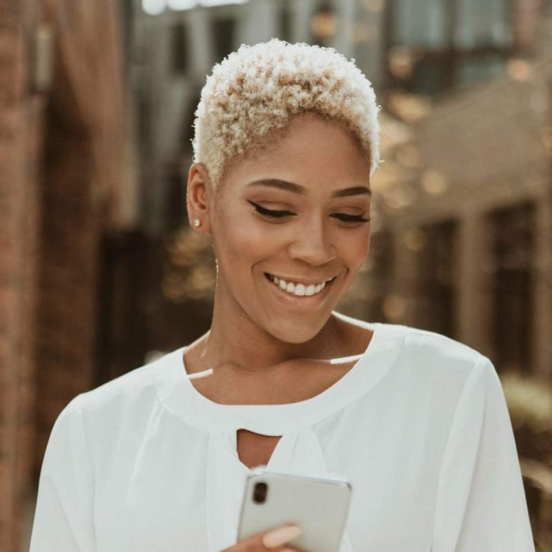 happy-black-woman-using-her-smartphone (1)